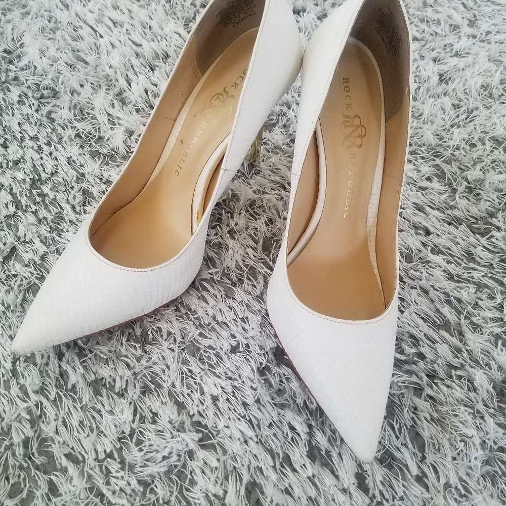 Rock&Republic White Pointy Toe Pumps size 7.5
